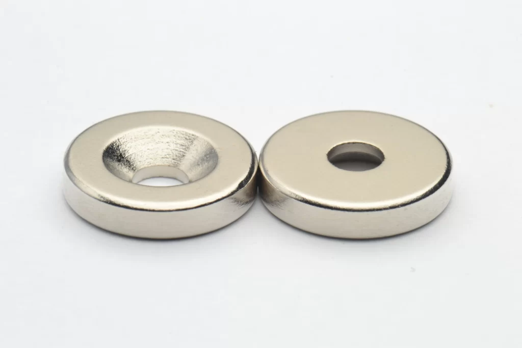 Neodymium Ring Magnet with screw hole D14 x d8/4 x 3 / N35 - NdFeB