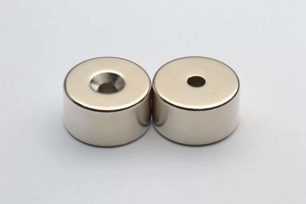 Neodymium Ring Magnet with screw hole D18 x d7,2/3,6 x 10 / N42 - NdFeB