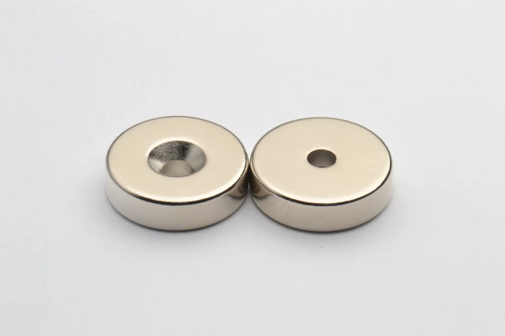 Neodymium Ring Magnet with screw hole D18 x d7,2/3,6 x 5 / N42 - NdFeB