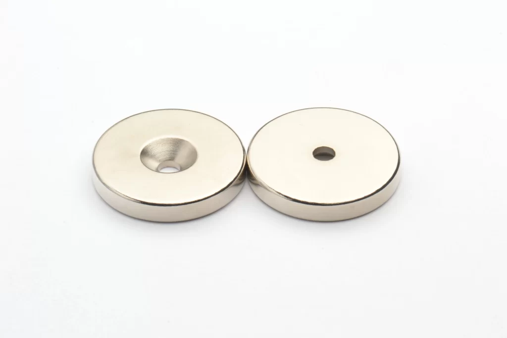 Neodymium Ring Magnet with screw hole D30 x d10,5/4,3 x 5 / N42 - NdFeB