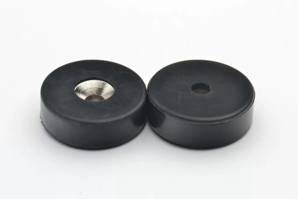 Neodym Holding Rubber Magnet with Srew Hole D19,5 x d7,2/3,6 x 11,5 / N42 - NdFeB